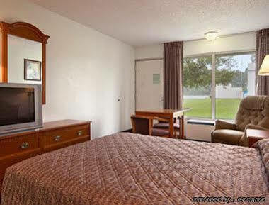 Days By Wyndham Kings Dominion Area Motel